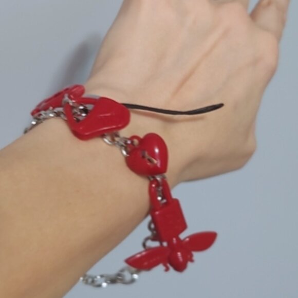 Dior bee heart saddle bag resin charm bracelet EUC w/COA - Picture 3 of 6